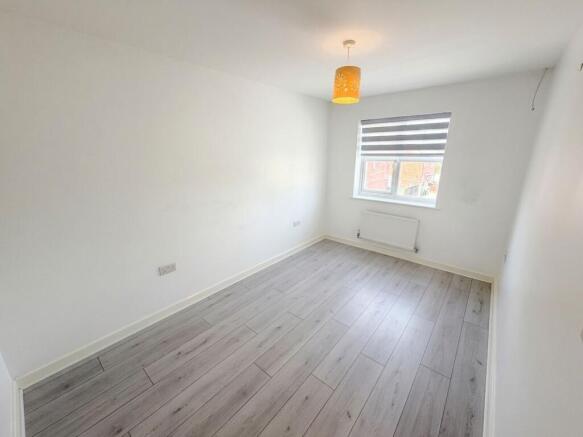 3 bed Semi-Detached to rent Image 6