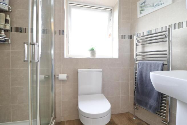 5 bed Detached for sale Image 10