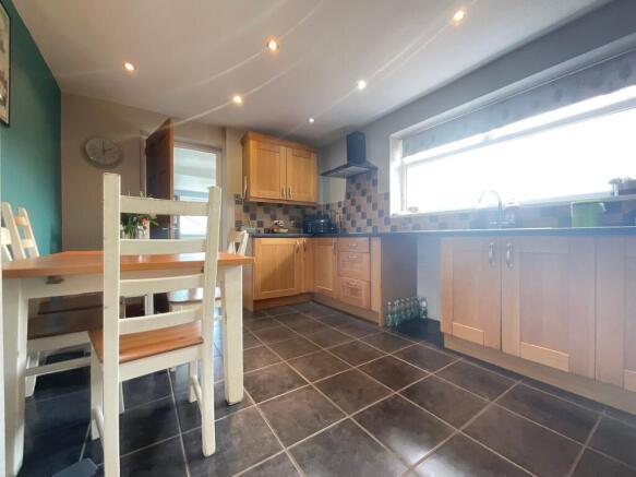 4 bed Detached Bungalow for sale Image 5