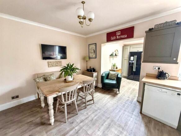 3 bed Semi-Detached for sale Image 7