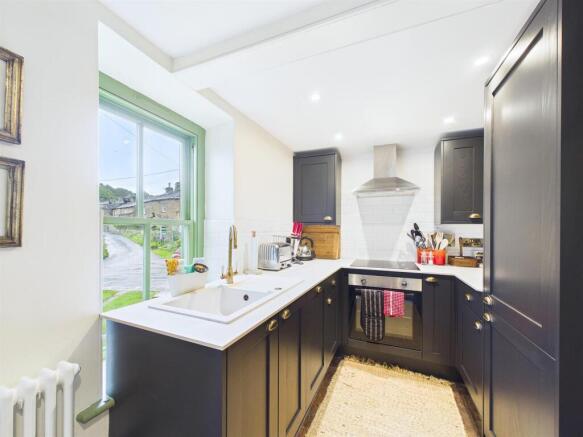 3 bed House for sale Image 4