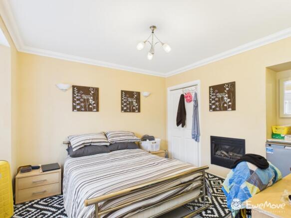 CAM02899G0-PR0061-STILL008