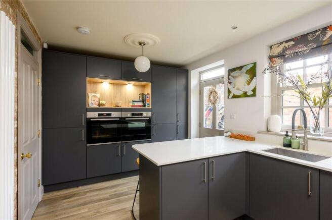 3 bed House for sale Image 5
