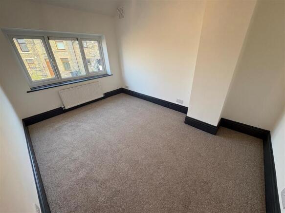 4 bed Semi-Detached to rent Image 8