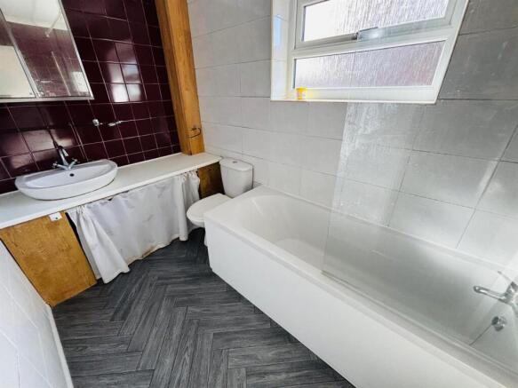 Bathroom / WC: