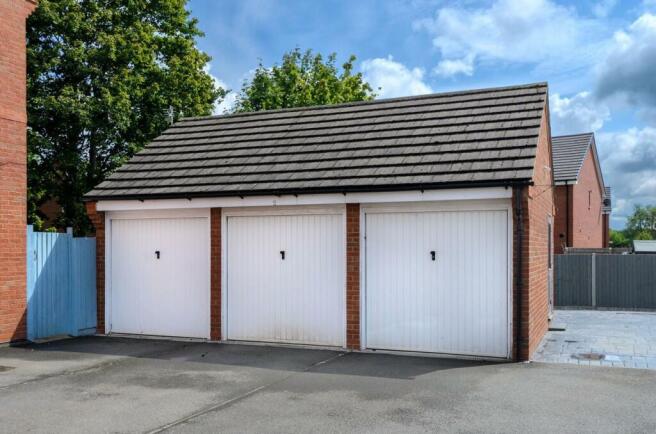 Garage 1.jpg