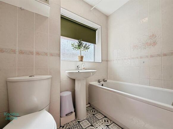 2 bed Semi-Detached for sale Image 10