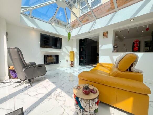 4 bed Detached for sale Image 7