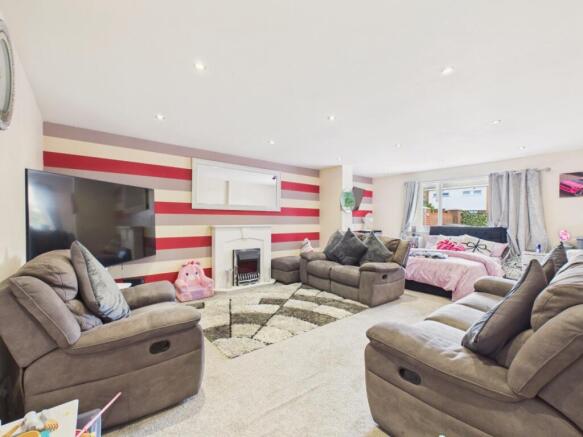 3 bed Semi-Detached for sale Image 6