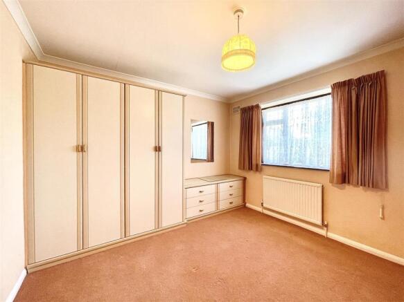 Bedroom 1.jpg