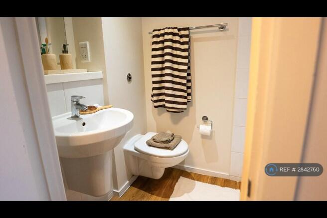 Studio to rent Image 12