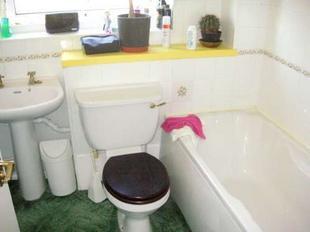 RE-FITTED FAMILY BATHROOM