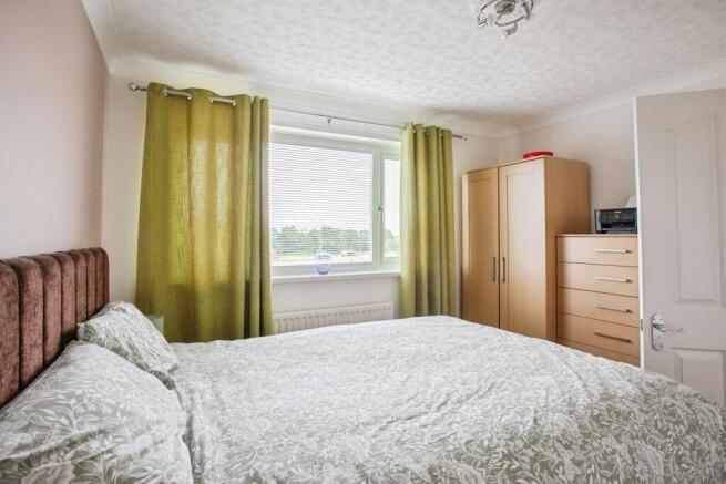 3 bed Semi-Detached for sale Image 9