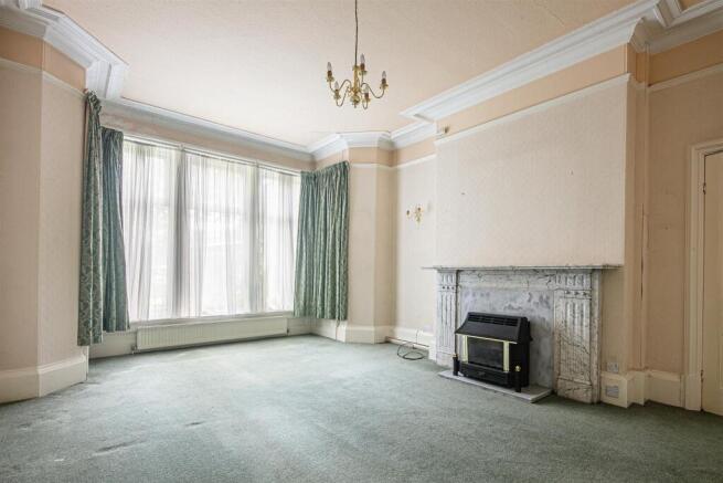 6 bed Detached for sale Image 8