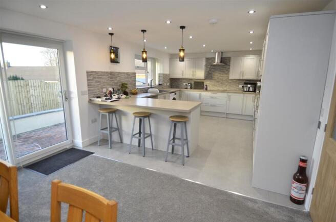 KITCHEN/ DINER