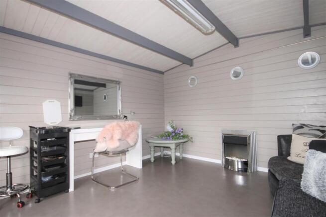 SUMMERHOUSE