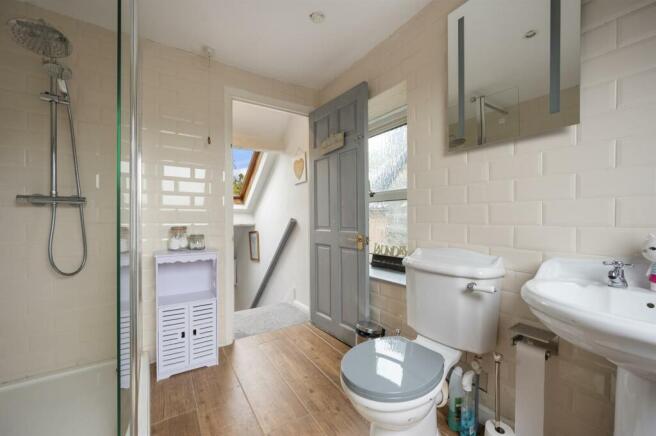 Bathroom towards landing.jpg