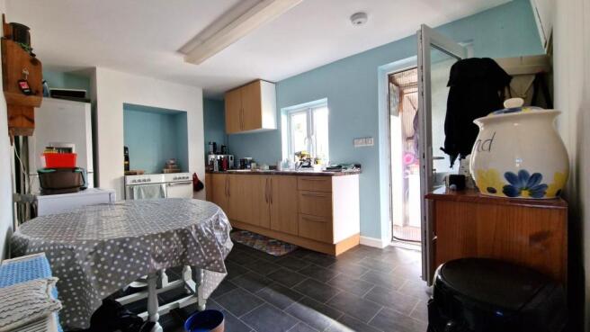 KITCHEN / BREAKFAST ROOM