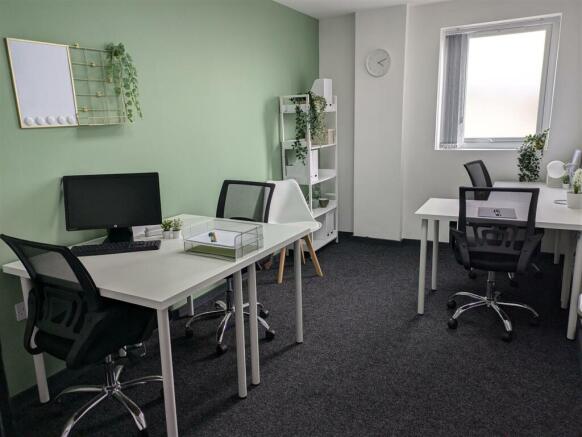 PXL_20241008_105004086.LONG_EXPOSURE-02.ORIGINAL.j