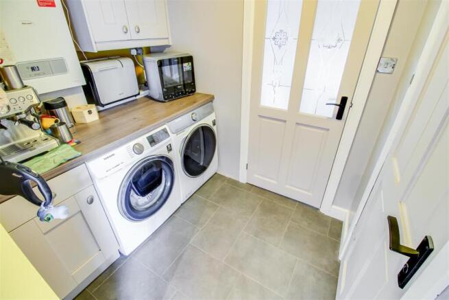 4 bed Detached for sale Image 8