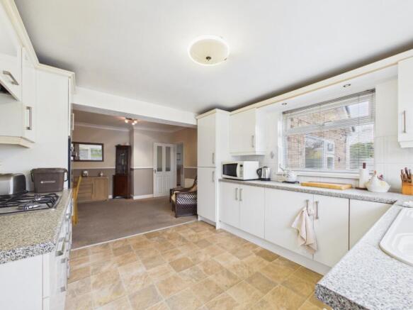2 bed Semi-Detached Bungalow for sale Image 8