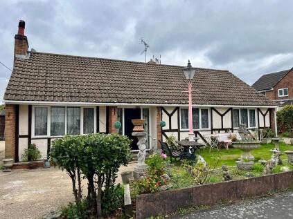 Cranford Park Drive, Yateley, Hampshire