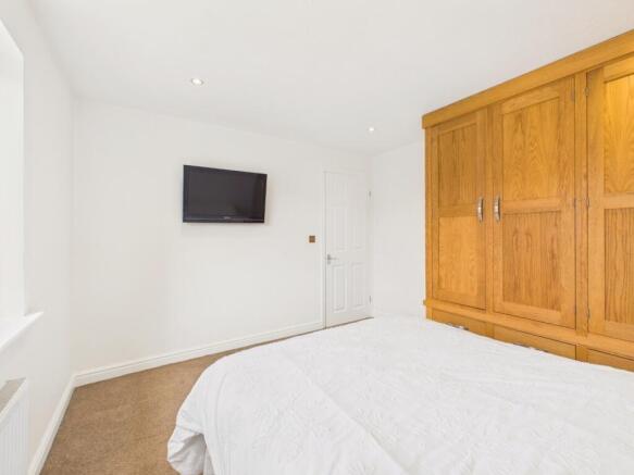 4 bed Detached for sale Image 11