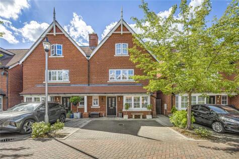 Swan Close, Walton On Thames, KT12