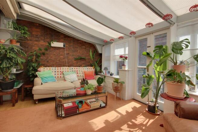 6 bed Town House for sale Image 11