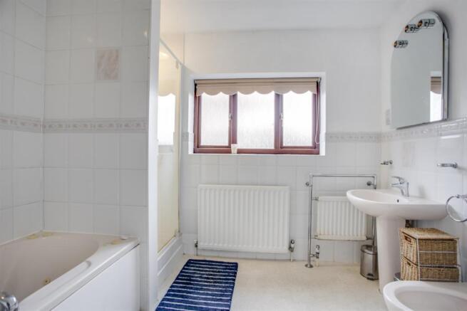 En-Suite Bathroom