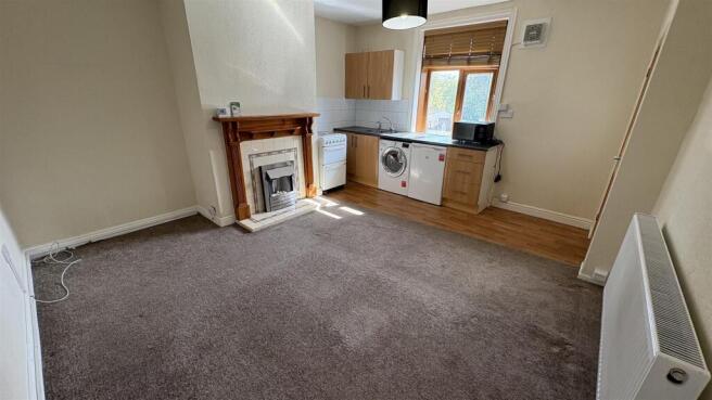 1 bed Town House to rent Image 2