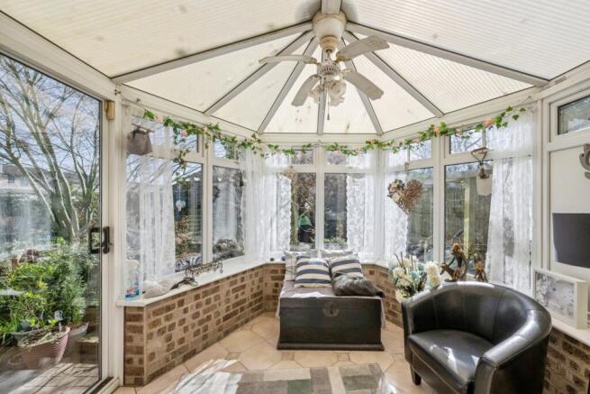 4 bed Detached for sale Image 6
