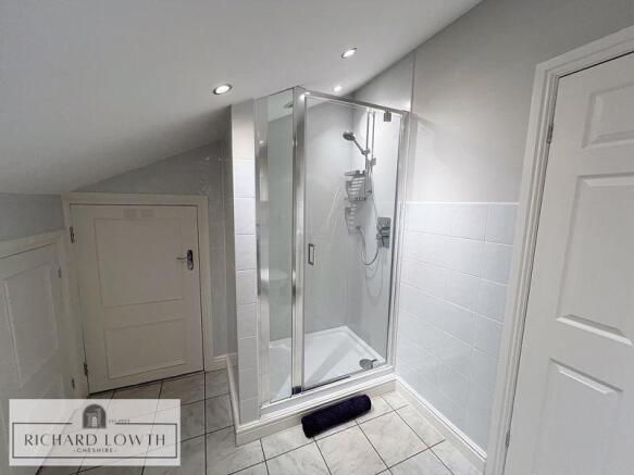 Ensuite Shower/Bath/WC