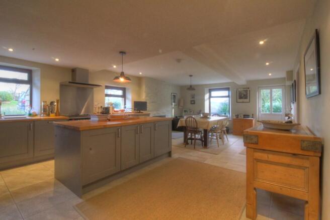 8 - Kitchen