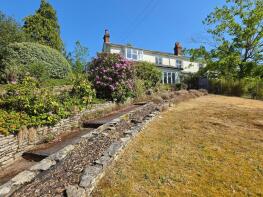 13 Burrow Inche, Lodge Hill Road, Lower Bourne, Farnham GU10 3QN