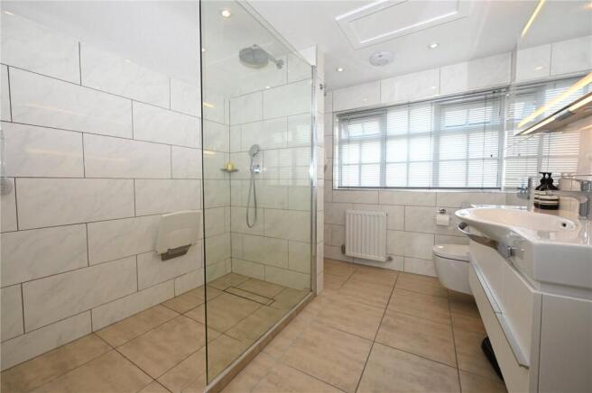 4 bed Link Detached House for sale Image 10