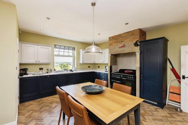 2 bed Semi-Detached Bungalow for sale Image 5