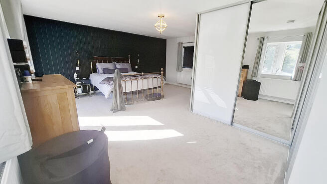 4 bed Detached to rent Image 12