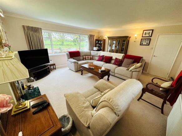 Lounge1.jpg