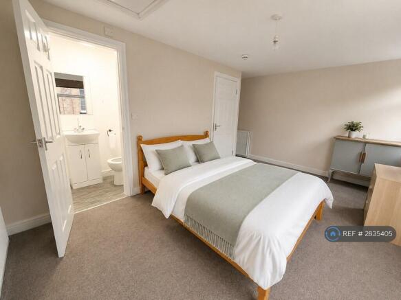 1 bed House Share to rent Image 2