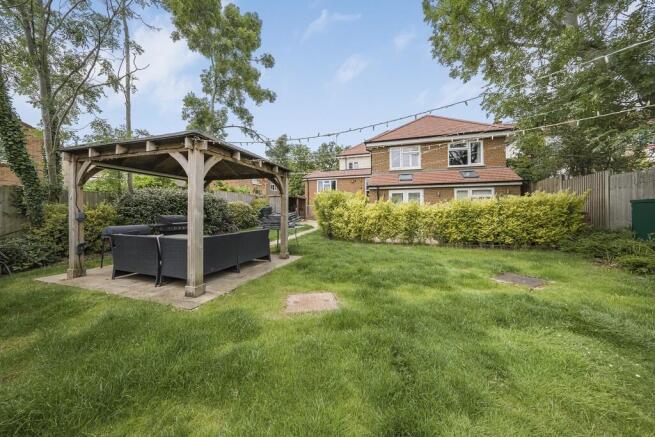 Swakeleys Road, Ickenham photo 4