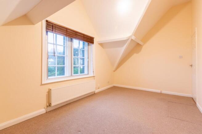 3 bed Flat for sale Image 4