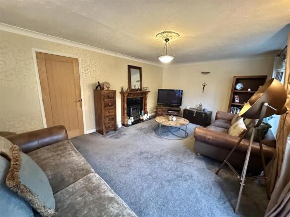 4 bed Detached for sale Image 12
