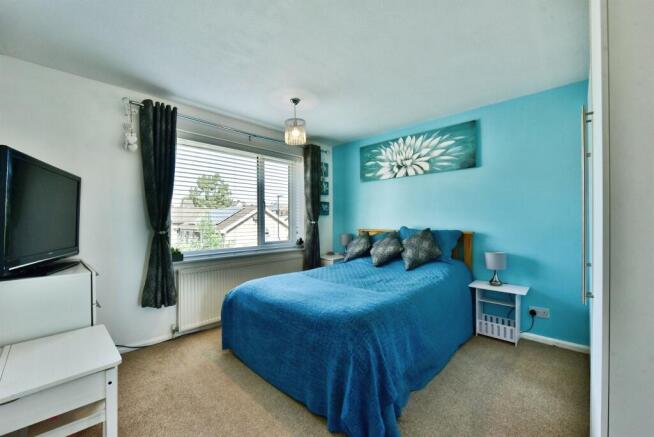 4 bed Detached for sale Image 9