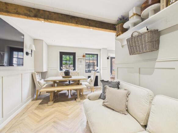 4 bed Detached for sale Image 5