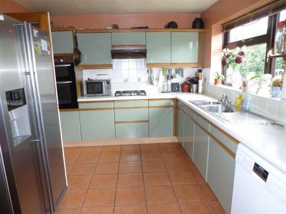 KITCHEN/BREAKFAST RO