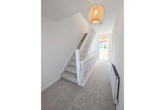 4 bed Semi-Detached for sale Image 8