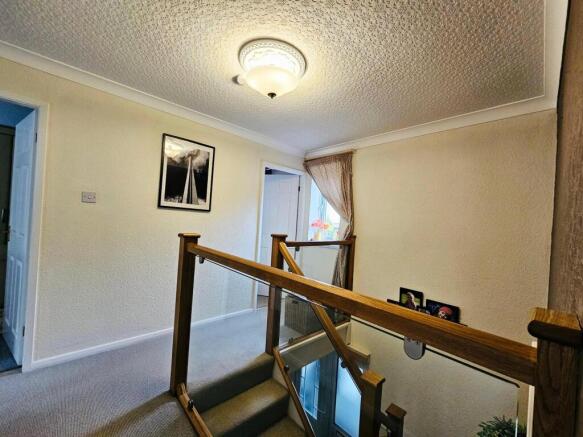 4 bed Detached for sale Image 9