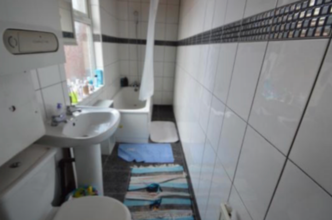 6 bed Semi-Detached to rent Image 5