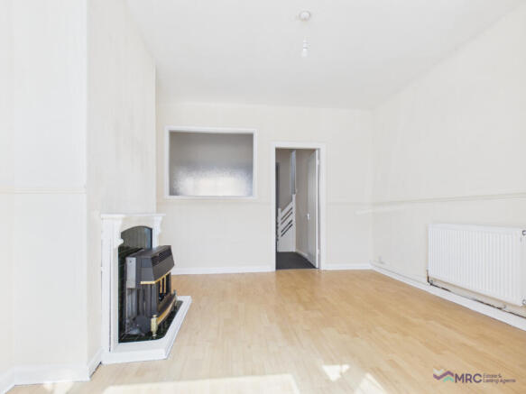 2 bed Terraced to rent Image 5